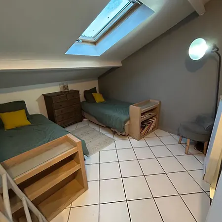 Petite Maison Dans Village Animé Appartamento *