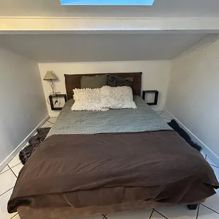 Petite Maison Dans Village Anime Apartment Jaulgonne
